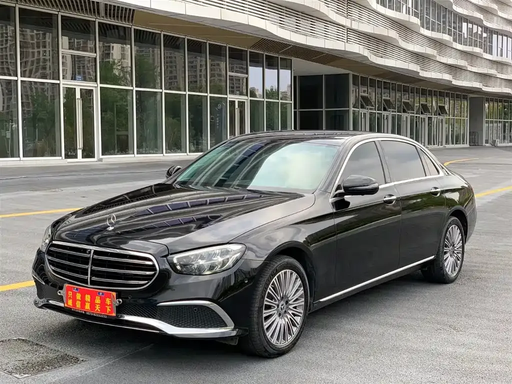 Mercedes-Benz E-Class — фото 1