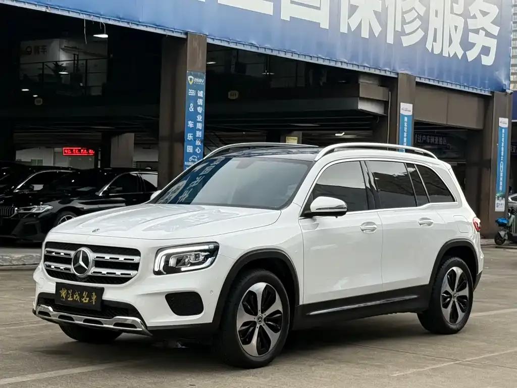 Mercedes-Benz GLB — фото 1