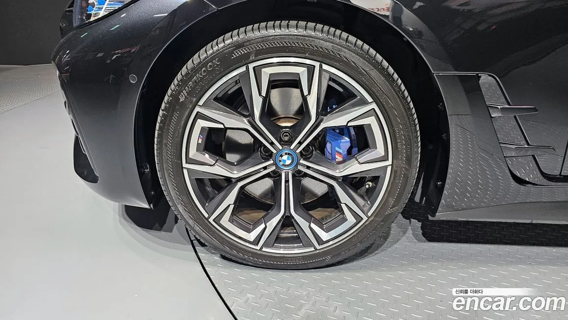 BMW i4 — фото 5