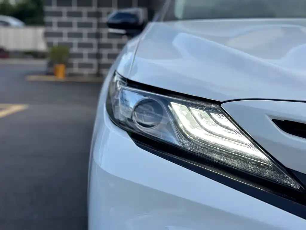 Toyota Camry — фото 3