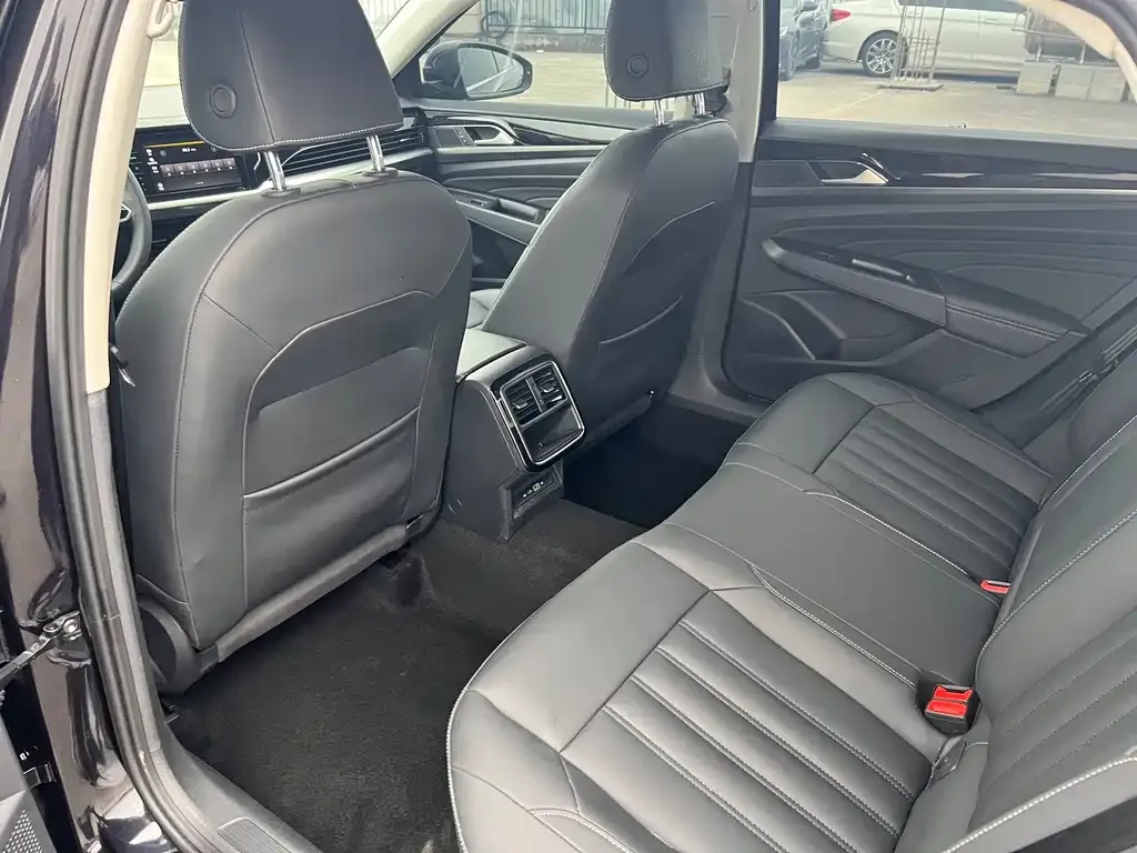 Volkswagen Passat 2022 из CN, фото 6