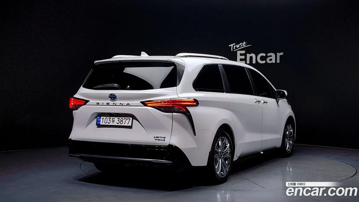 Toyota Sienna — фото 2