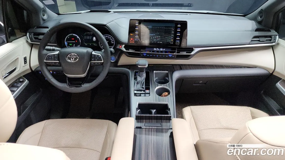 Toyota Sienna — фото 7
