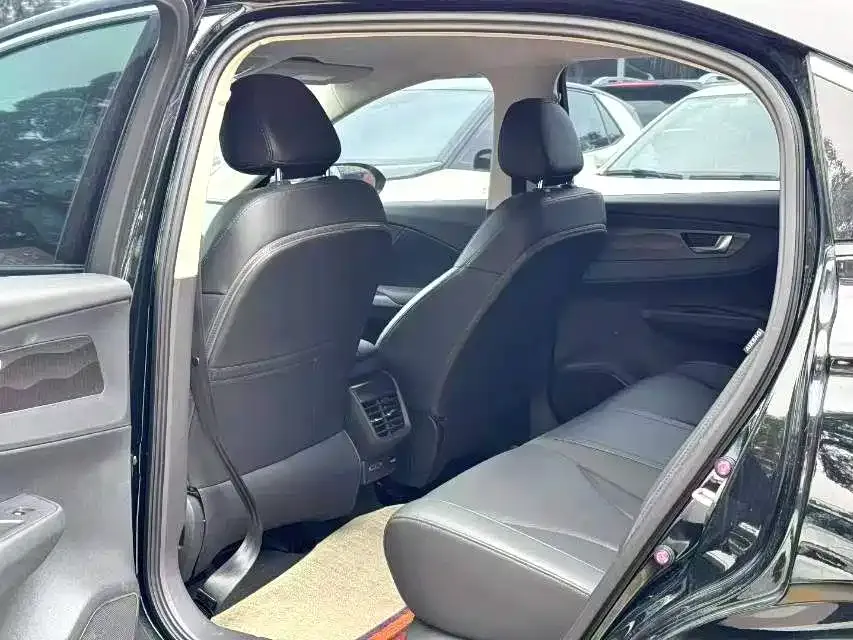 Hongqi E-QM5 — фото 6
