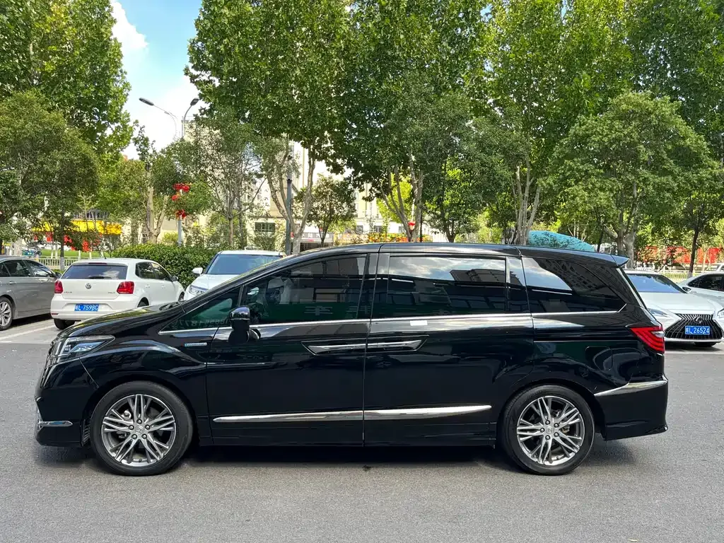 Honda Elysion 2021 из CN, фото 3