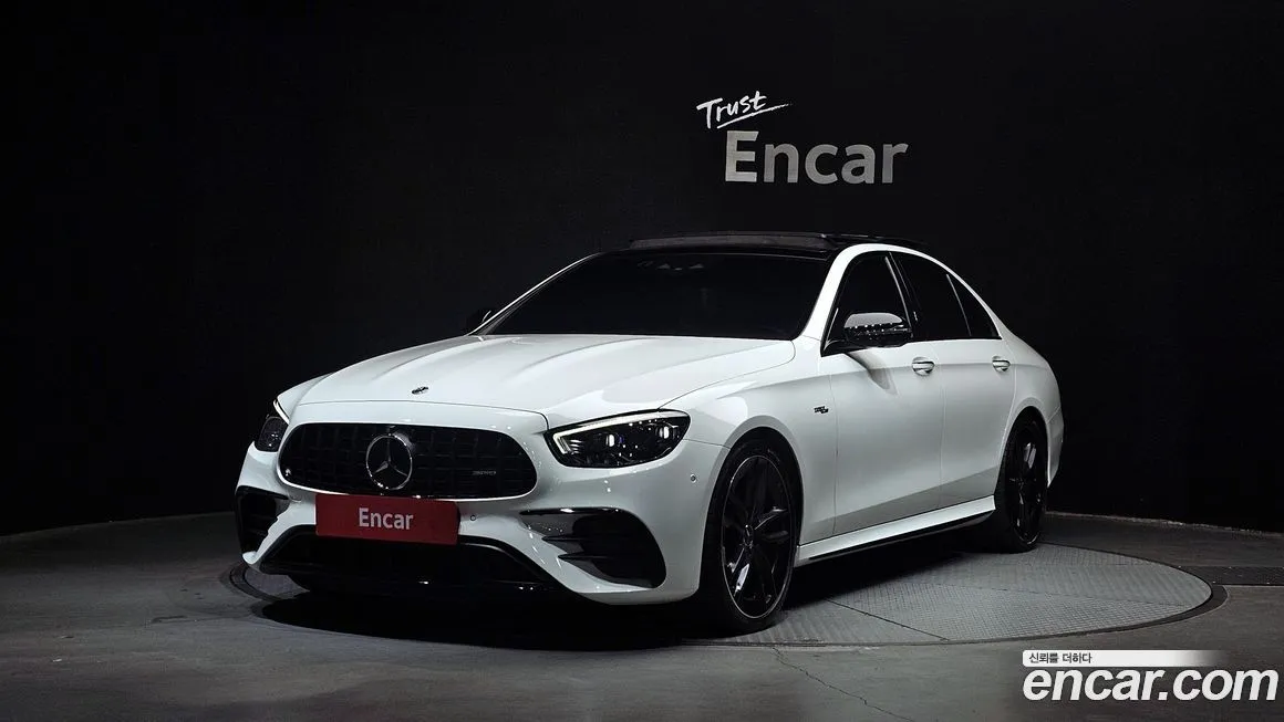 Mercedes-Benz E-Class — фото 1