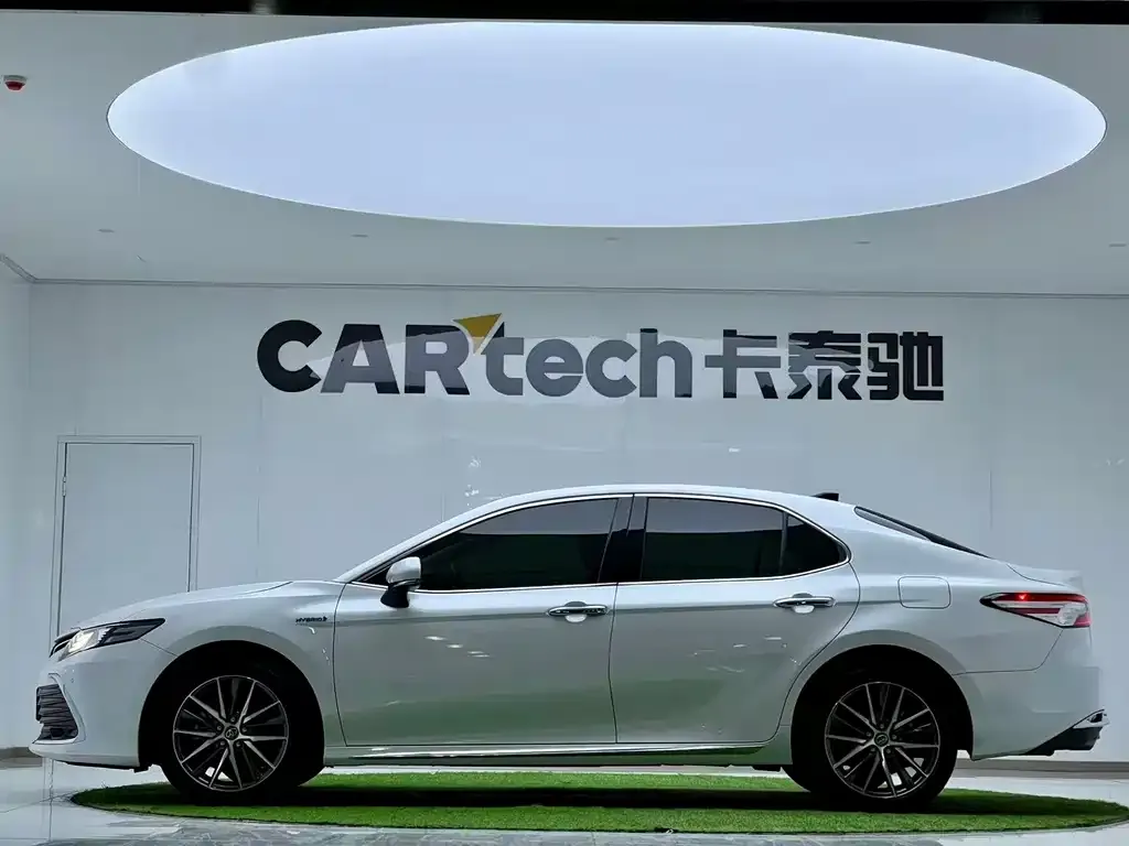 Toyota Camry 2023 из CN, фото 2