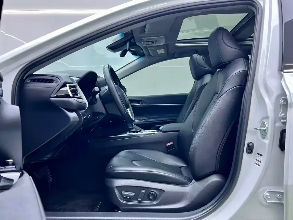 Toyota Camry 2023 из CN, фото 4