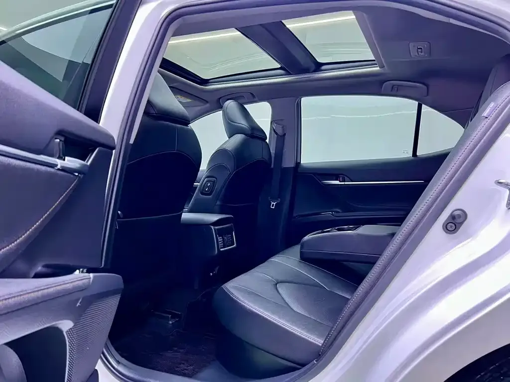 Toyota Camry 2023 из CN, фото 6