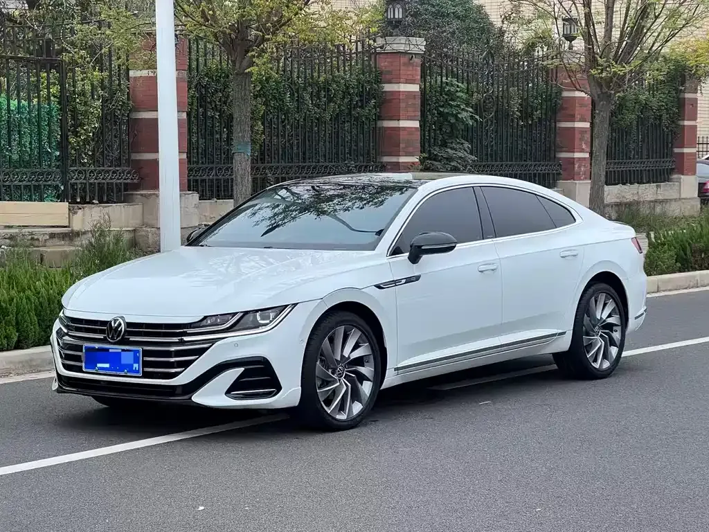 Volkswagen CC 2023 из CN, фото 1