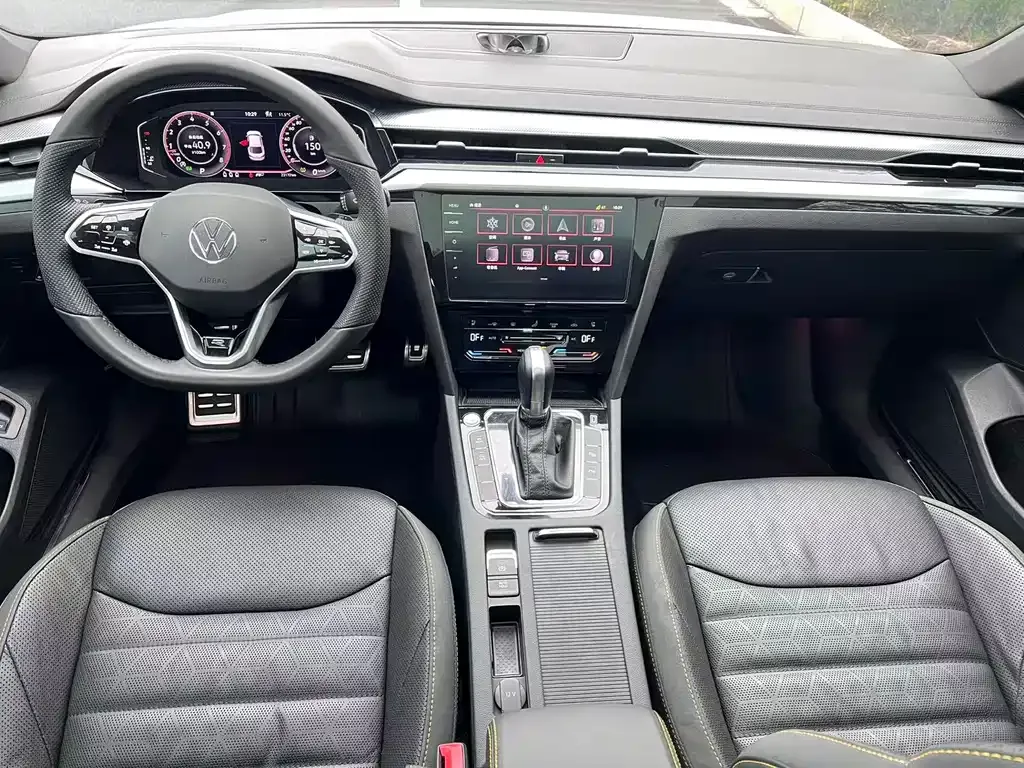 Volkswagen CC 2023 из CN, фото 10