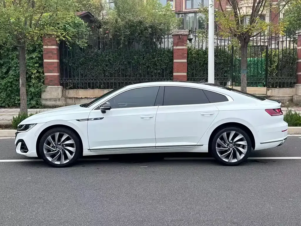 Volkswagen CC 2023 из CN, фото 2