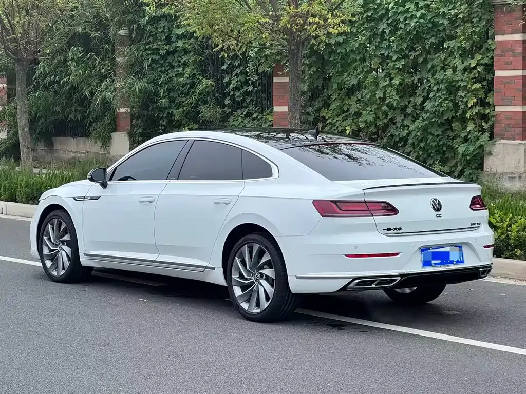 Volkswagen CC 2023 из CN, фото 3