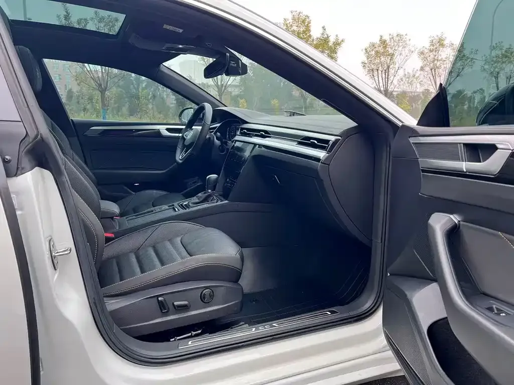 Volkswagen CC 2023 из CN, фото 8