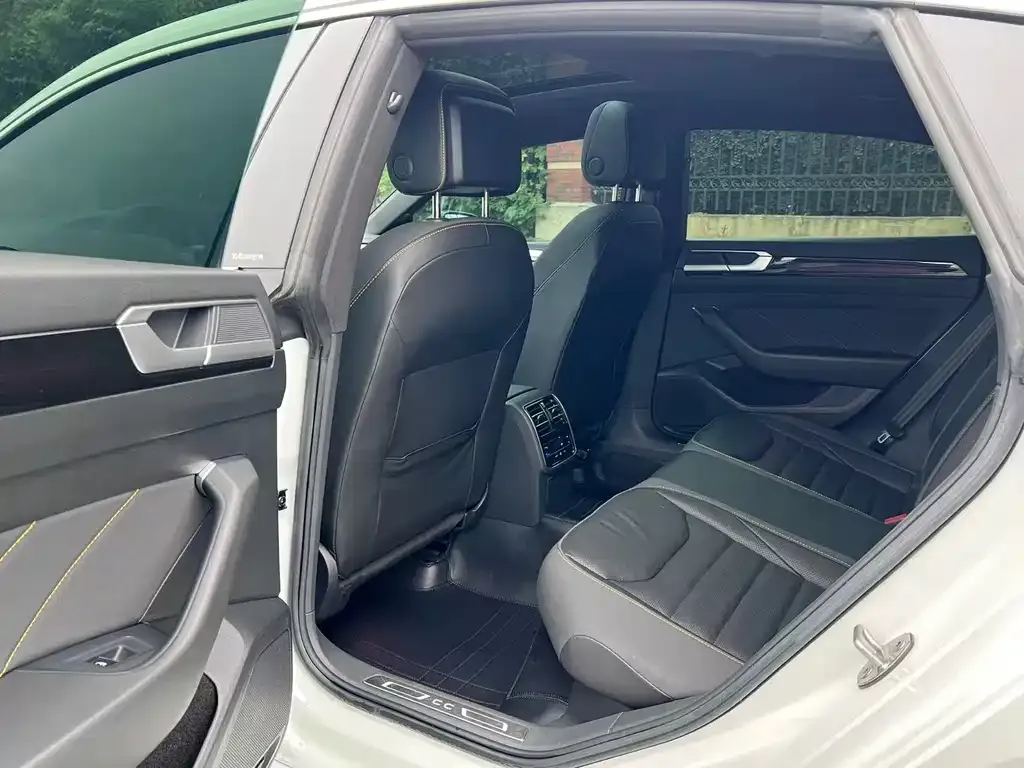 Volkswagen CC 2023 из CN, фото 9