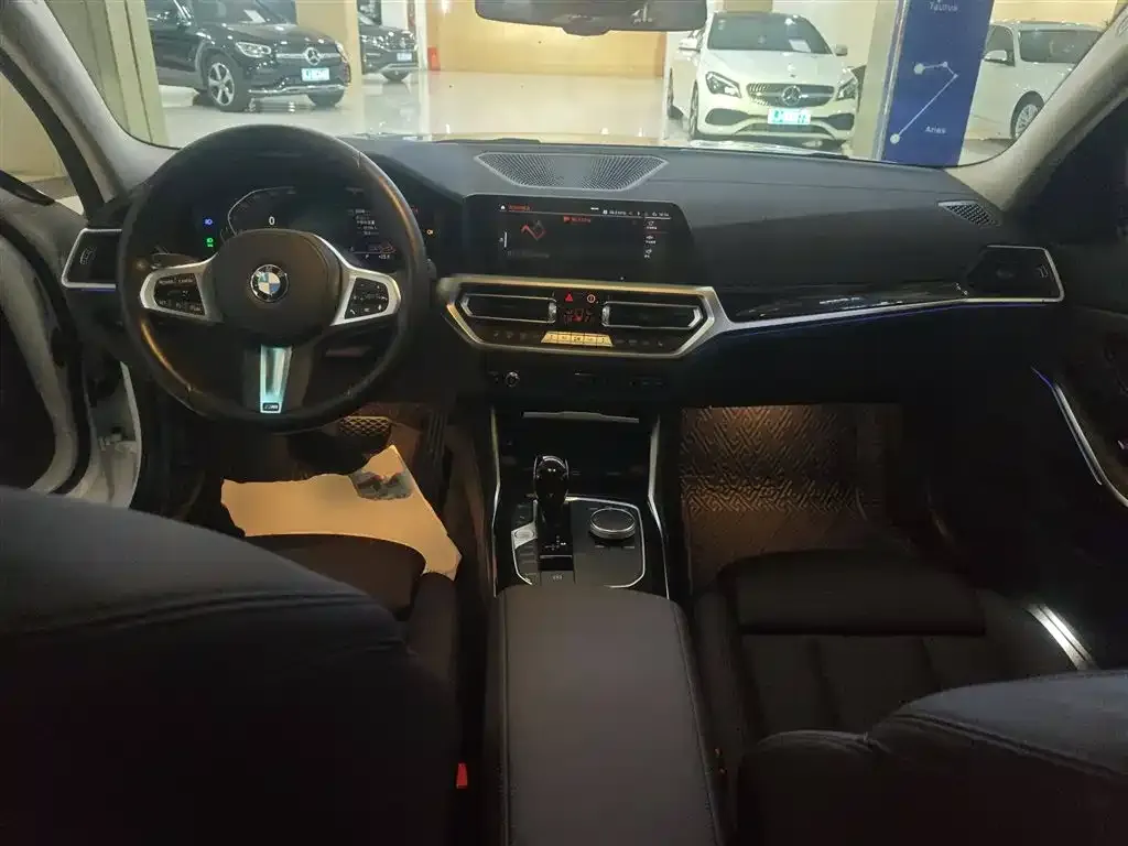 BMW 3 Series 2022 из CN, фото 10