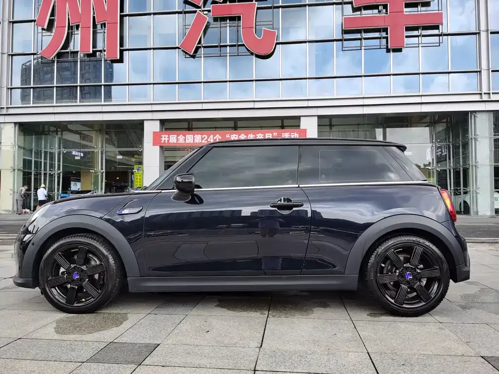 MINI Cooper (3-door) 2024 из CN, фото 4