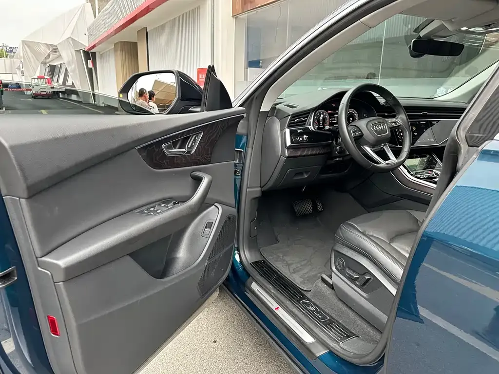 Audi Q8 2021 из CN, фото 10