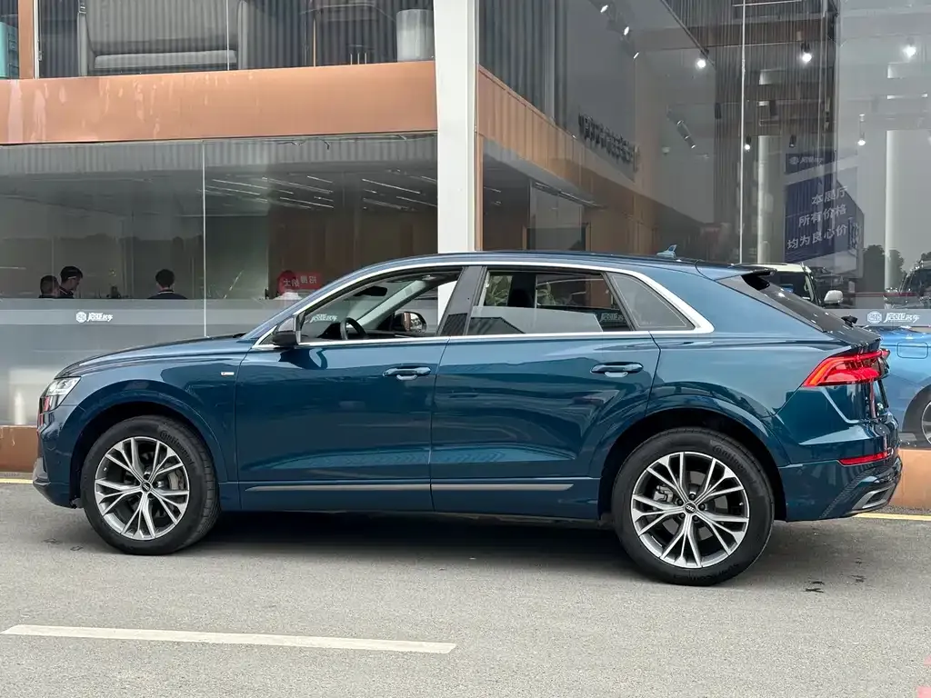 Audi Q8 2021 из CN, фото 3