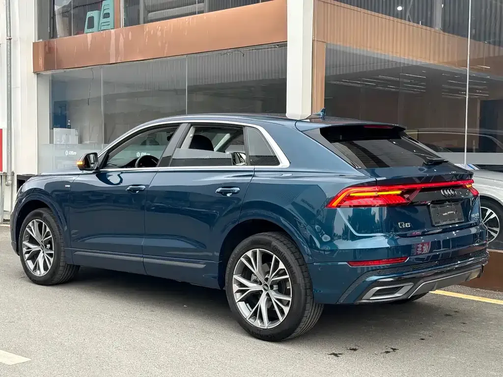 Audi Q8 2021 из CN, фото 4