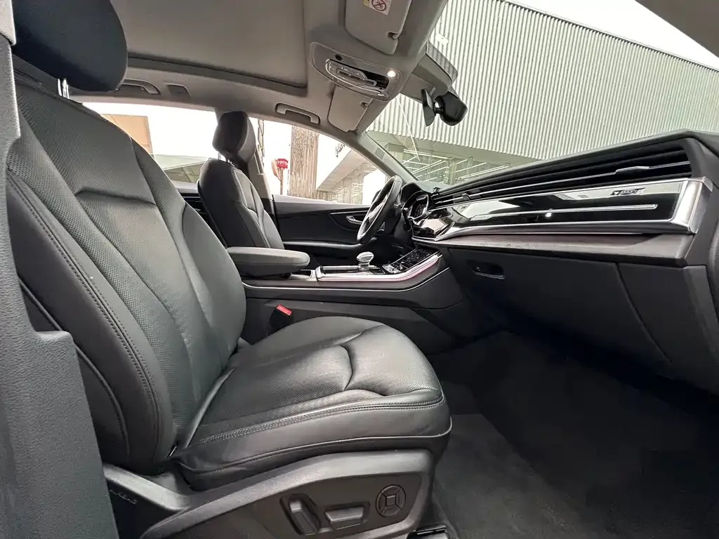 Audi Q8 2021 из CN, фото 6