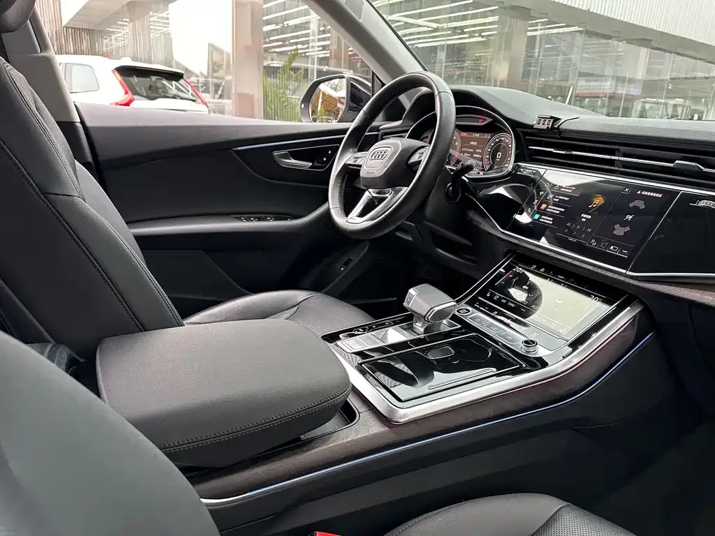 Audi Q8 2021 из CN, фото 7