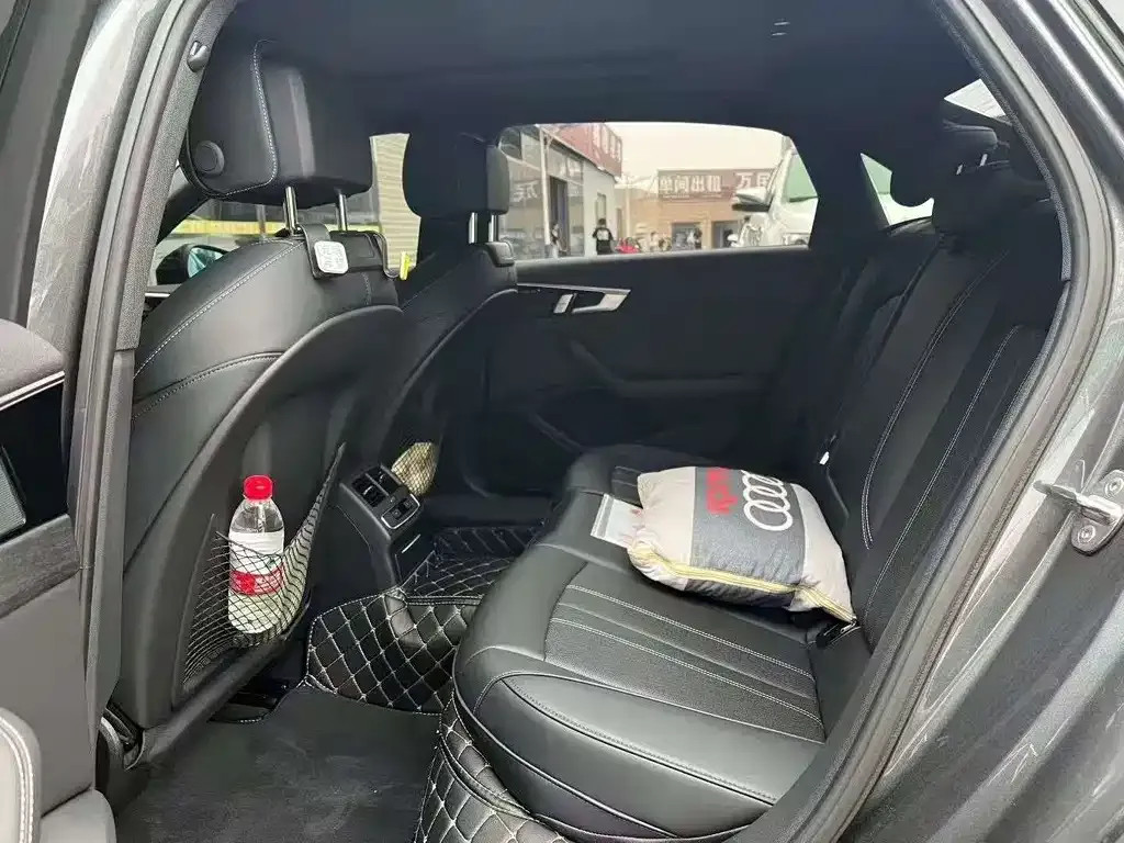 Audi A4L 2024 из CN, фото 6