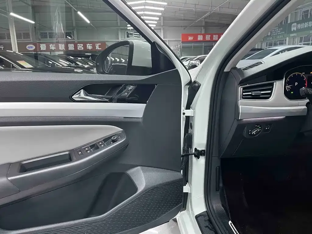 Volkswagen Bora 2025 из CN, фото 9