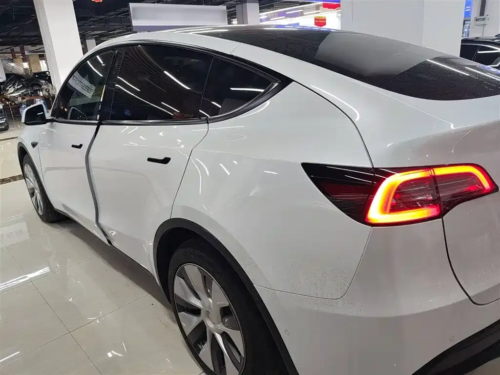 Tesla Model Y — фото 5