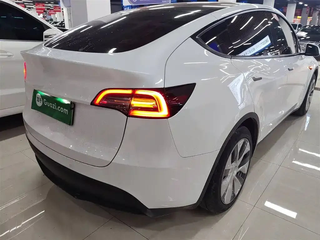 Tesla Model Y — фото 7