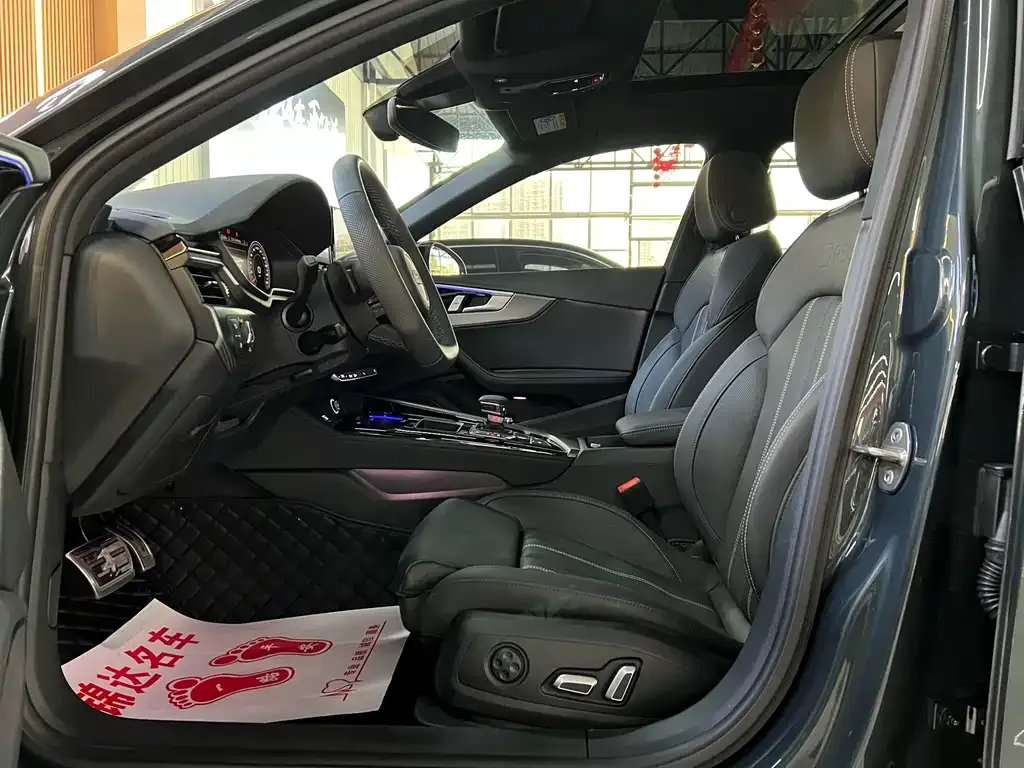 Audi A4L 2024 из CN, фото 8
