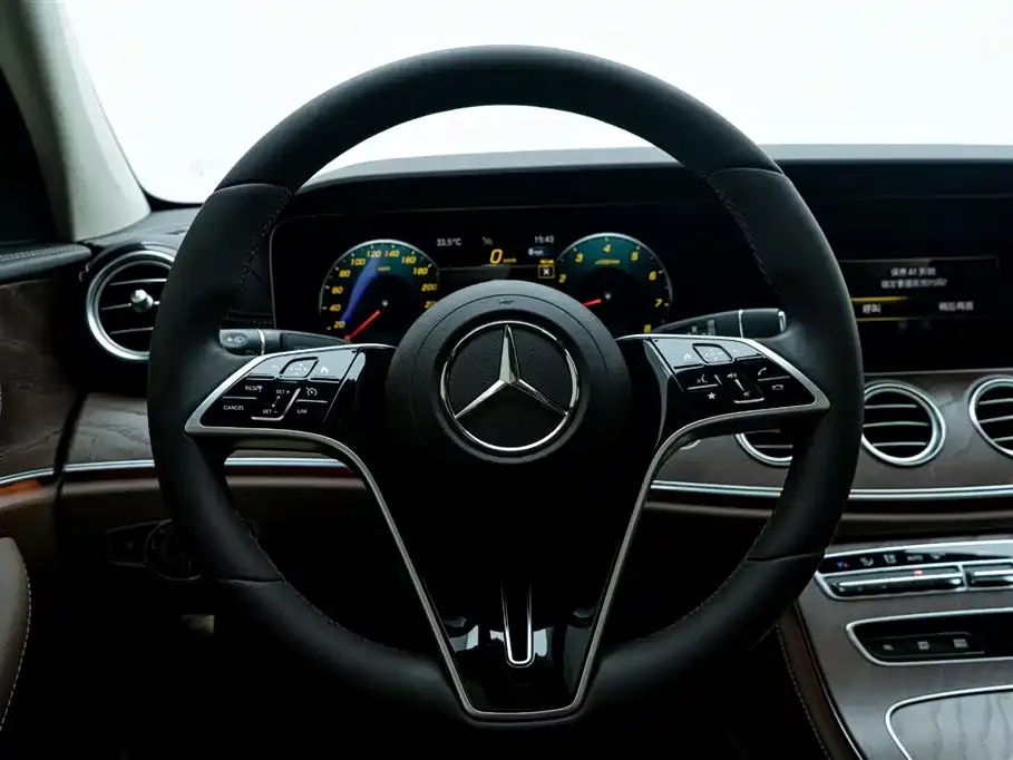 Mercedes-Benz E-Class — фото 5