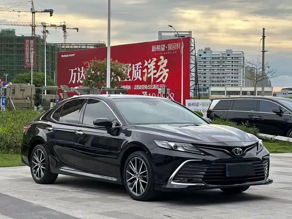 Toyota Camry — фото 3