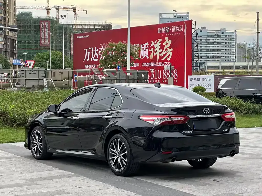 Toyota Camry — фото 4