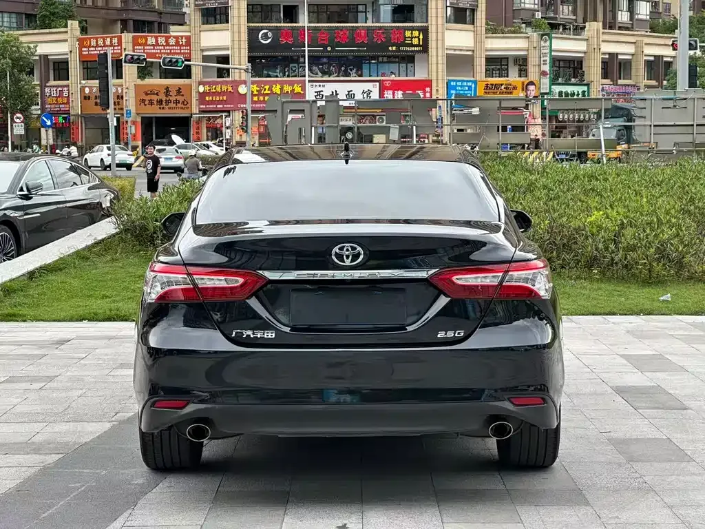 Toyota Camry — фото 5