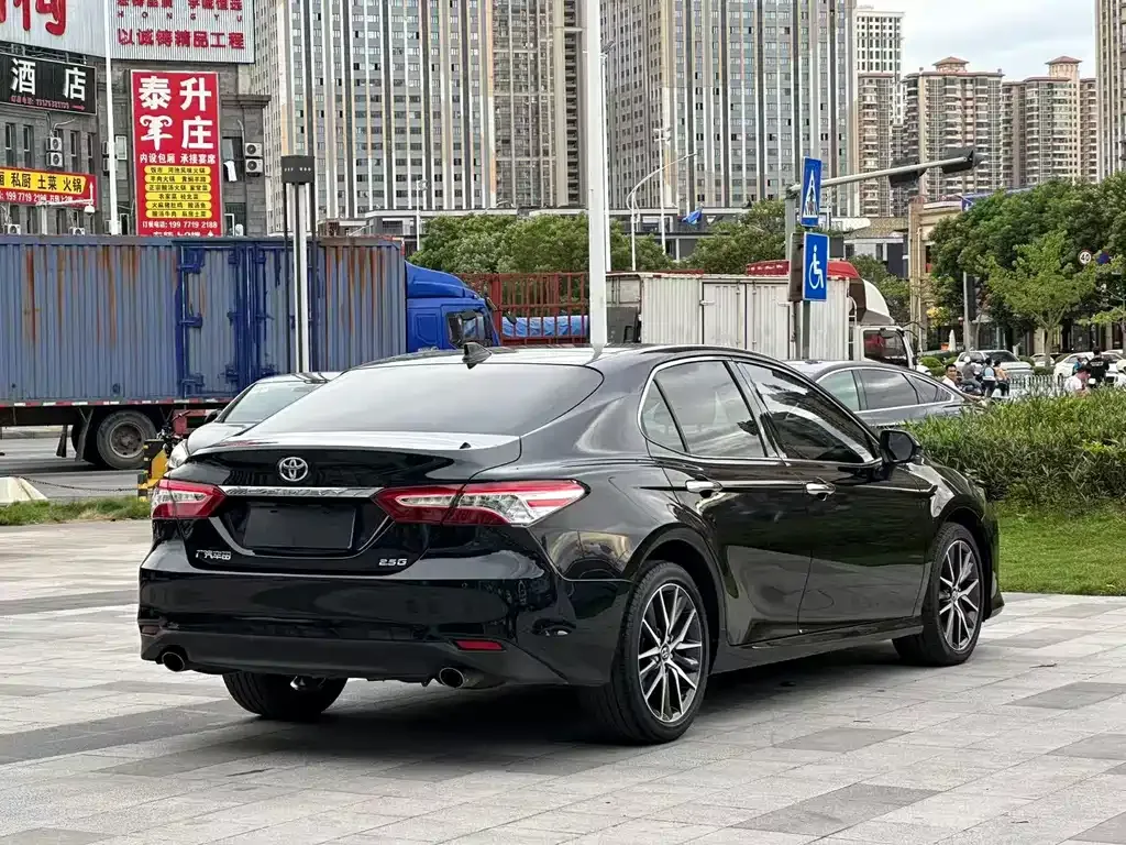 Toyota Camry — фото 6