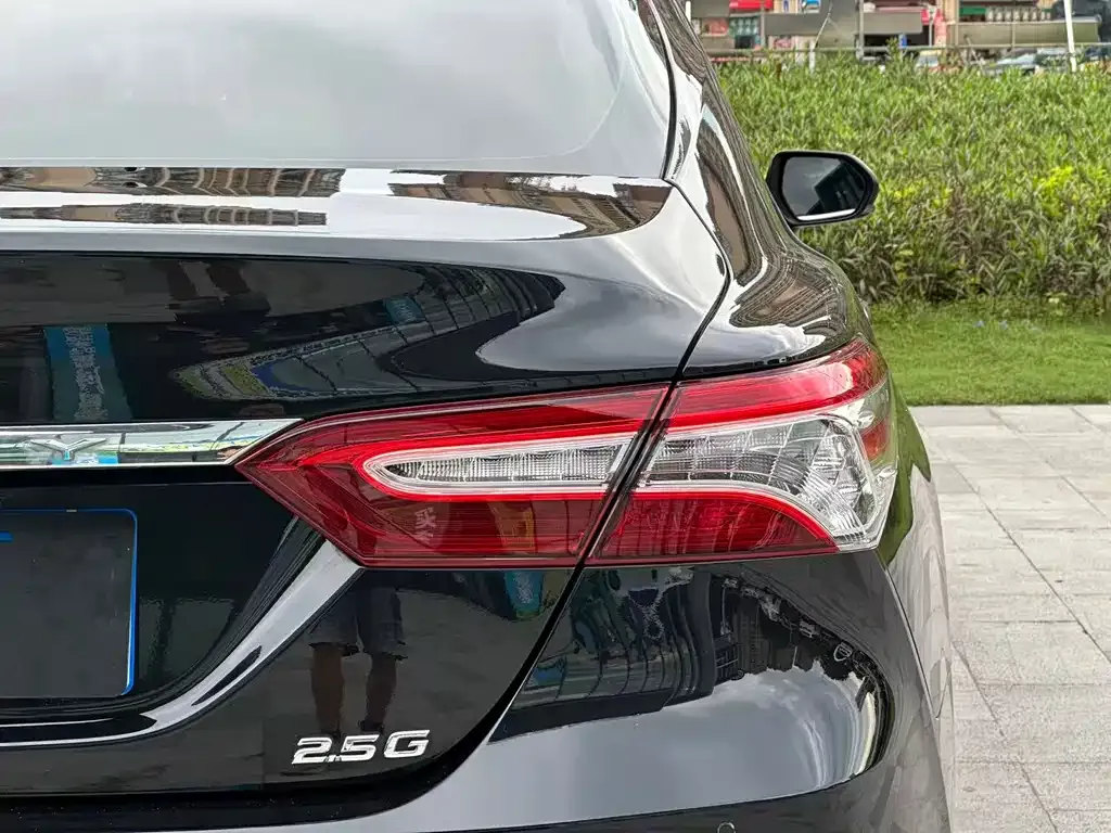 Toyota Camry — фото 7
