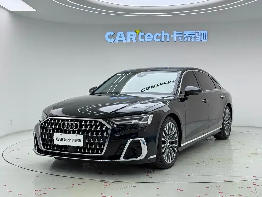 Audi A8 — фото 1