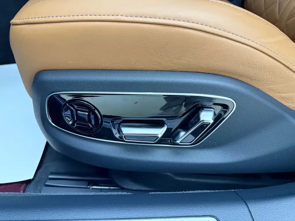 Audi A8 — фото 10