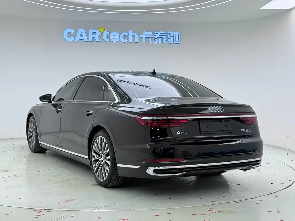 Audi A8 — фото 4
