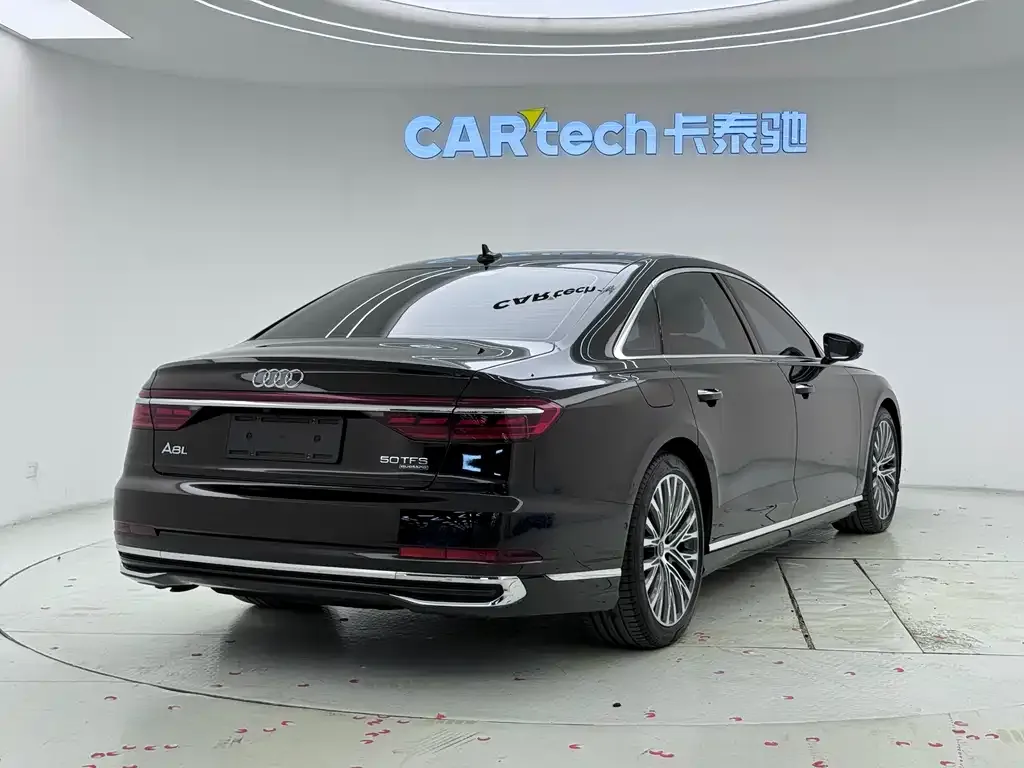 Audi A8 — фото 6