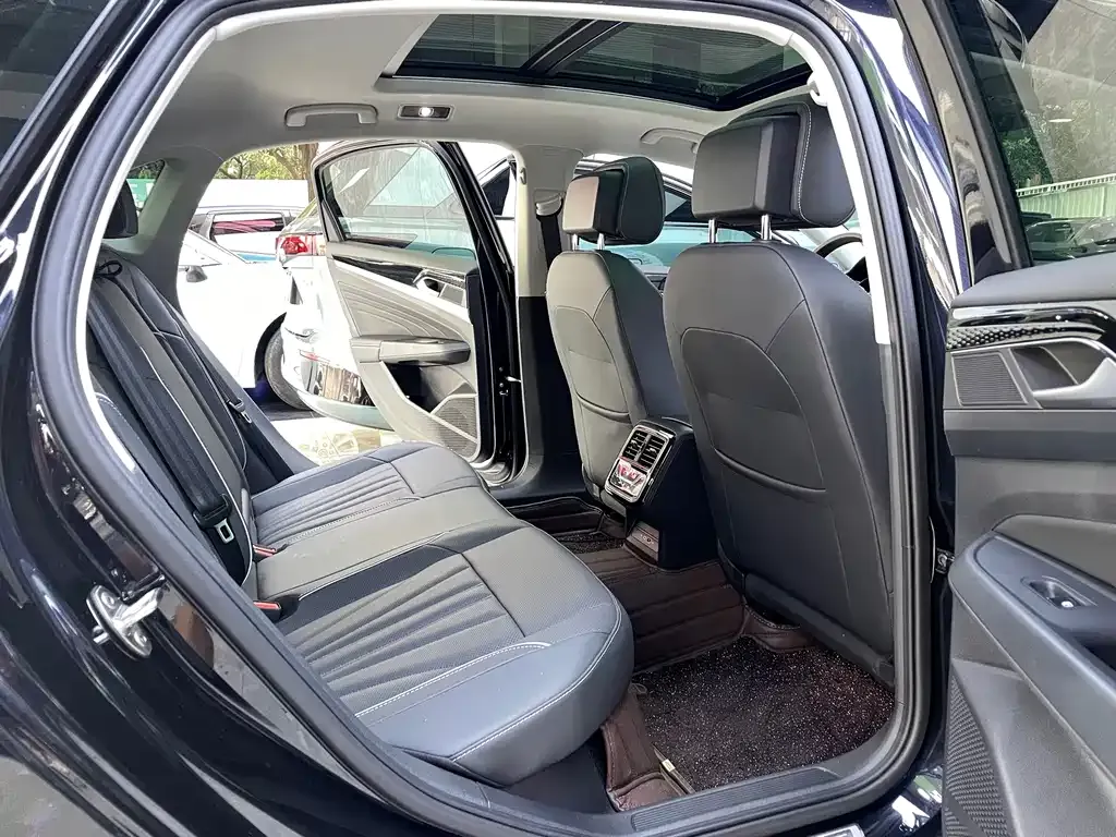 Volkswagen Passat — фото 10