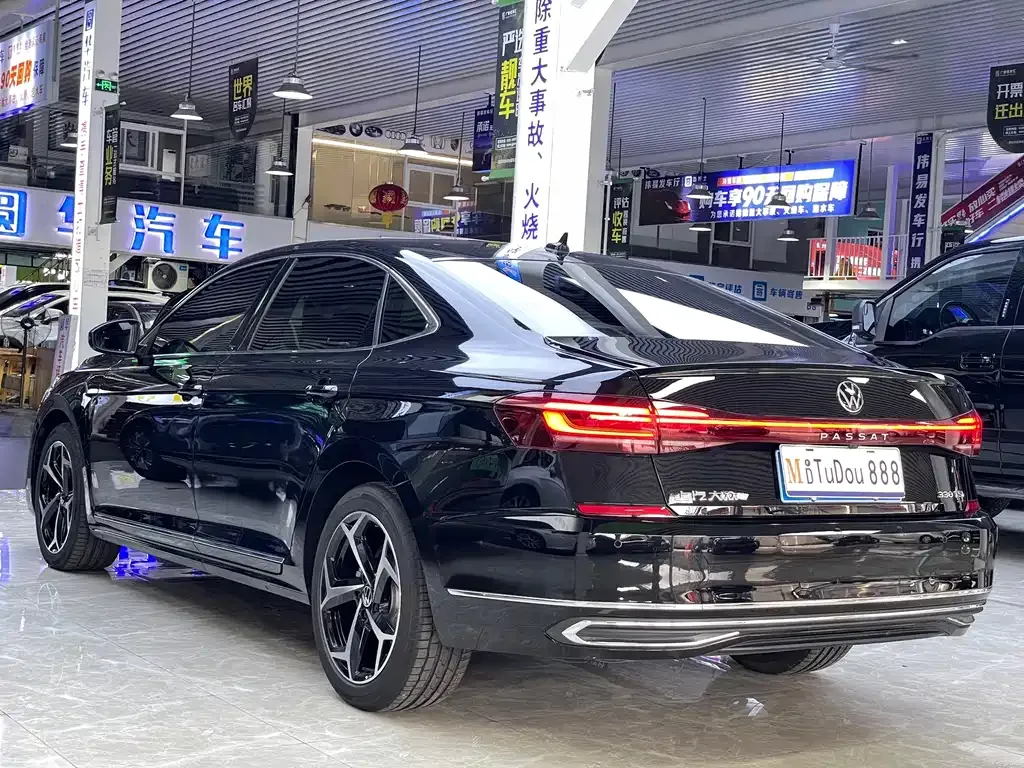 Volkswagen Passat — фото 6