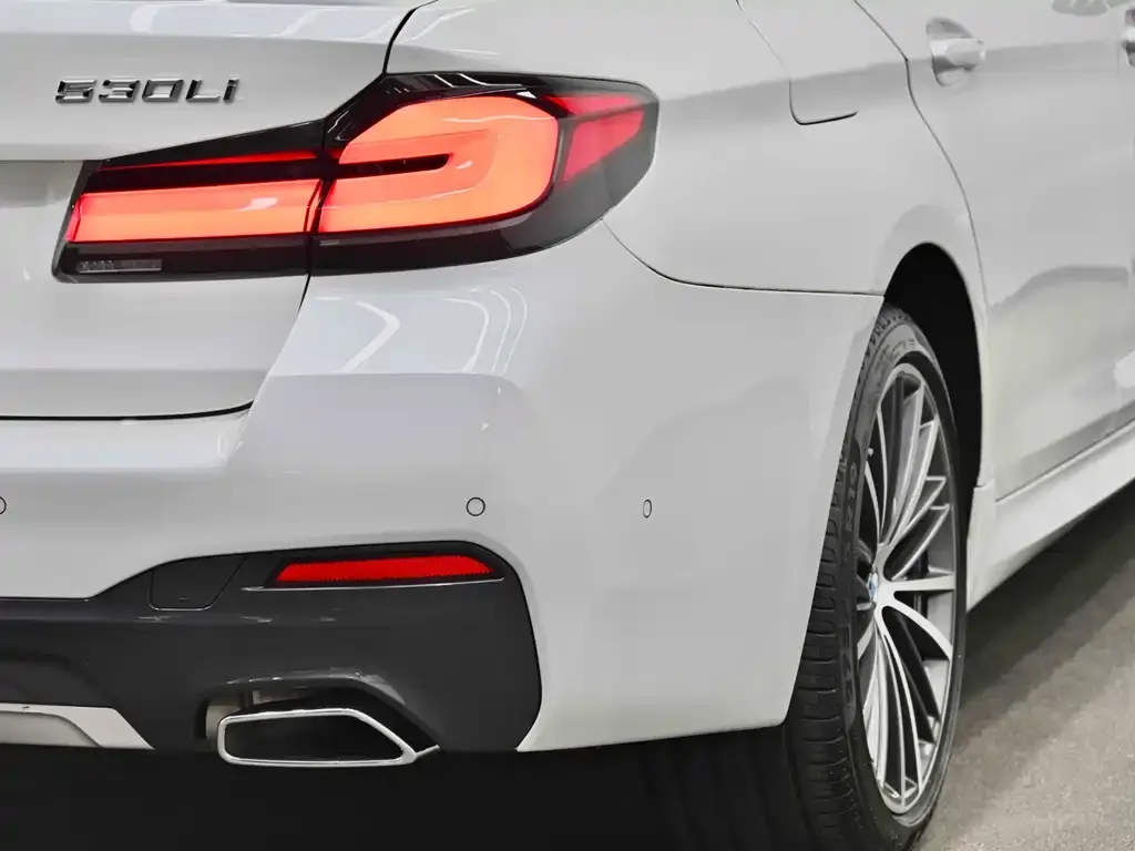 BMW 5 Series — фото 2