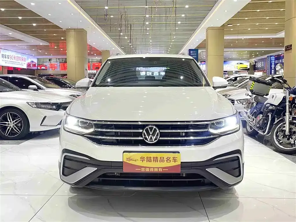Volkswagen Tiguan L — фото 2
