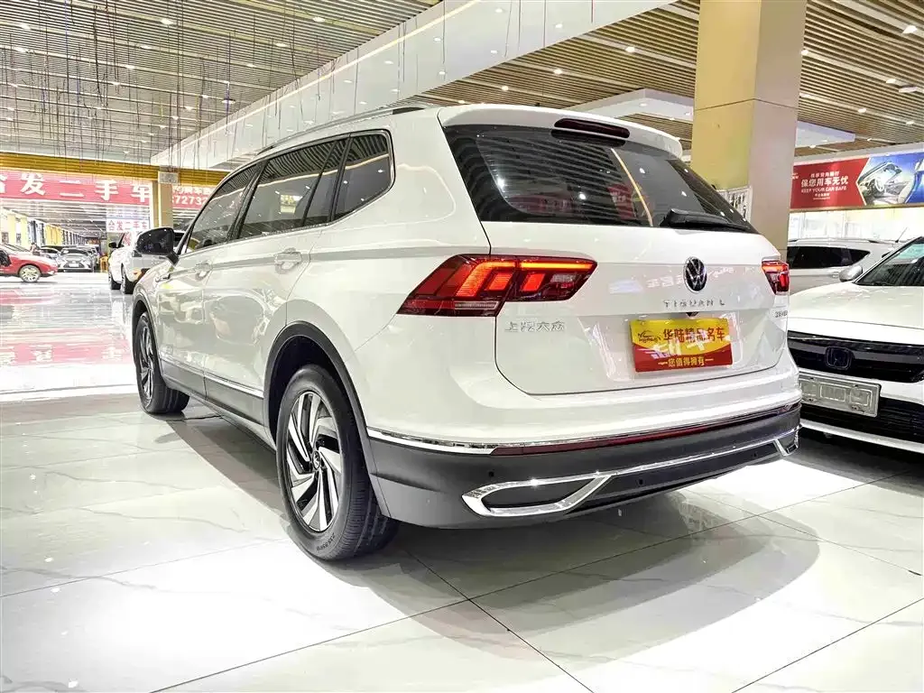 Volkswagen Tiguan L — фото 4