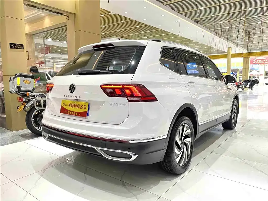 Volkswagen Tiguan L — фото 6