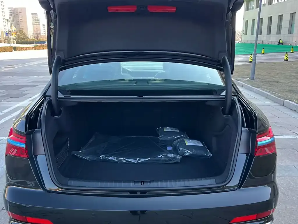 Audi A6L 2025 из CN, фото 8