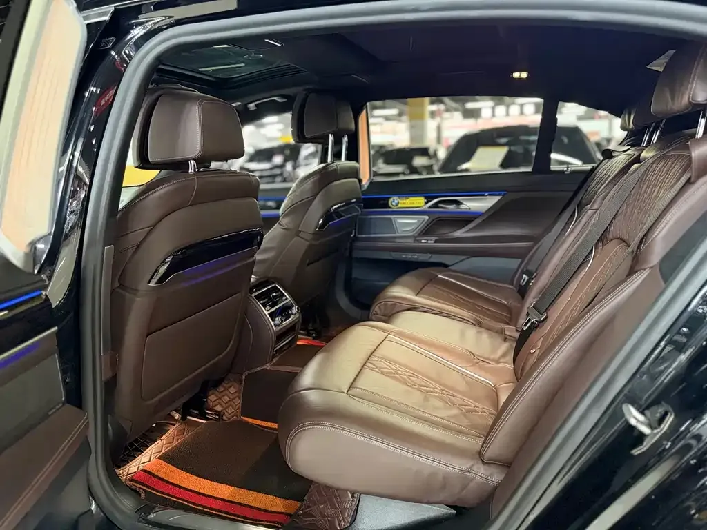 BMW 7 Series 2021 из CN, фото 10