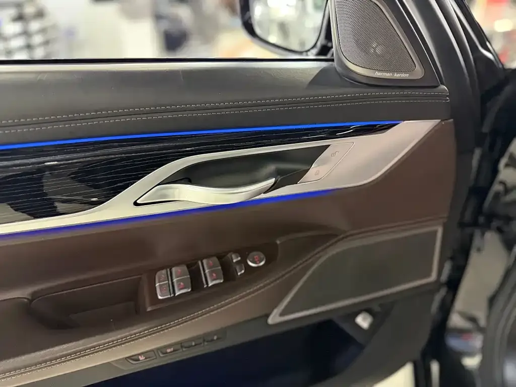 BMW 7 Series 2021 из CN, фото 7